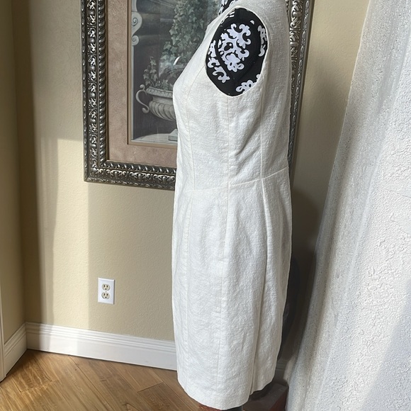 Ann Taylor Cream Textured Sleeveless Sheath Midi Dress size 10 knee length - Picture 6 of 7